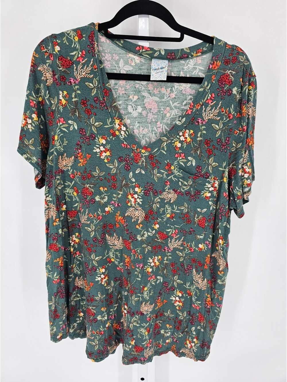 Freeloader Womens Sz 2X Short Sleeve V Neck T Shirt Floral